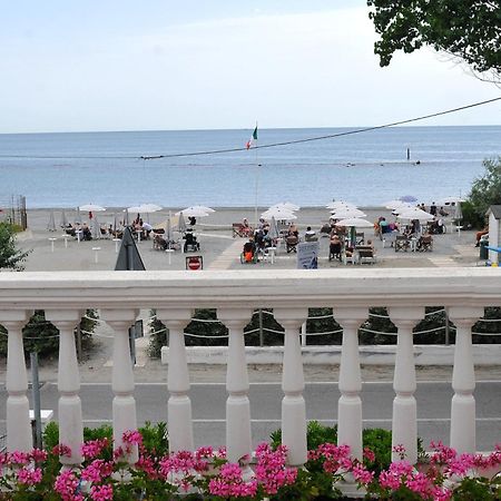 Stella - Casa Per Ferie Hotel Bellaria – Igea Marina Kültér fotó